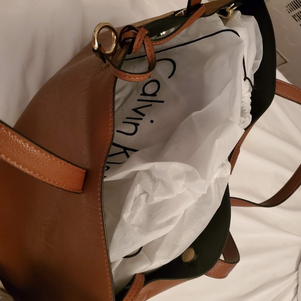 🔥[SOLD] NWT Authentic Calvin Klein Shoulder Bag - Picture 2 of 8